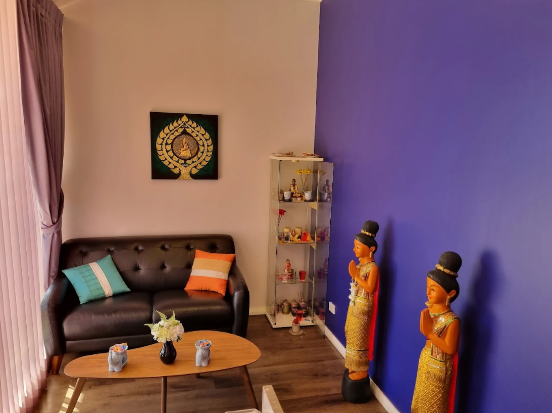 Relaxing waiting area with Thai statues